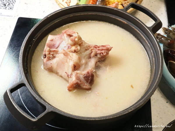 肉魂和牛鑄鐵料理:台中美食│肉魂鑄鐵料理〃北屯火鍋推薦~單人大胃王霸氣登場!肉量超驚人,還有豐富海鮮厚里呷免驚~