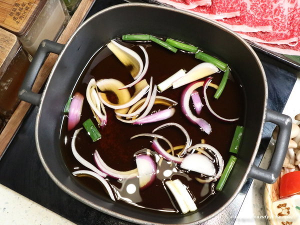 肉魂和牛鑄鐵料理:台中美食│肉魂鑄鐵料理〃北屯火鍋推薦~單人大胃王霸氣登場!肉量超驚人,還有豐富海鮮厚里呷免驚~