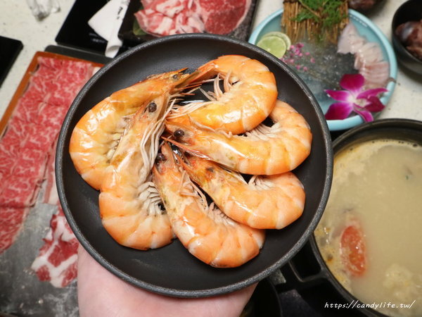 肉魂和牛鑄鐵料理:台中美食│肉魂鑄鐵料理〃北屯火鍋推薦~單人大胃王霸氣登場!肉量超驚人,還有豐富海鮮厚里呷免驚~