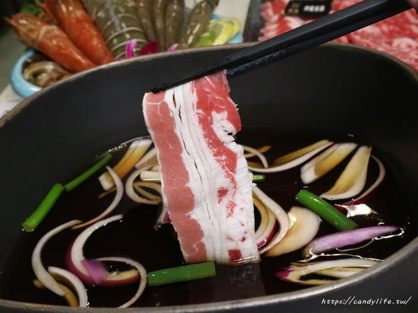 肉魂和牛鑄鐵料理:台中美食│肉魂鑄鐵料理〃北屯火鍋推薦~單人大胃王霸氣登場!肉量超驚人,還有豐富海鮮厚里呷免驚~