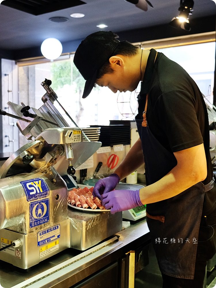 台中火鍋推薦-肉魂鑄鐵料理，超彭湃大胃王套餐50盎司肉盤大滿足