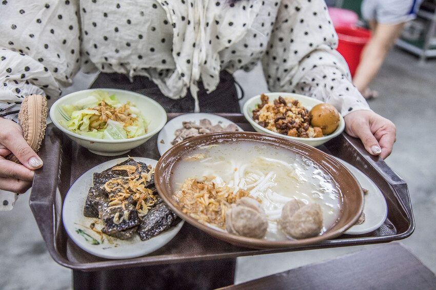 新北市板橋區環南米苔目｜都沒在漲價的！小菜都是30元，老牌米苔目任點都是銅板價