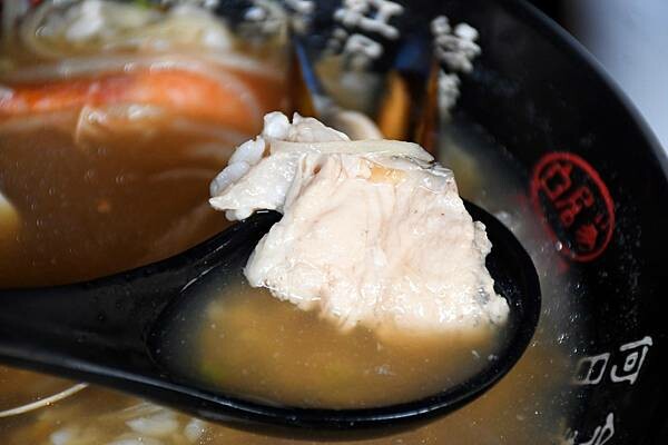 高雄市前鎮區高雄最美海鮮粥【粥老大花園景觀餐廳】百年老厝之中的家常味，城市中最美的角落～好吃又實在！※高雄美食推