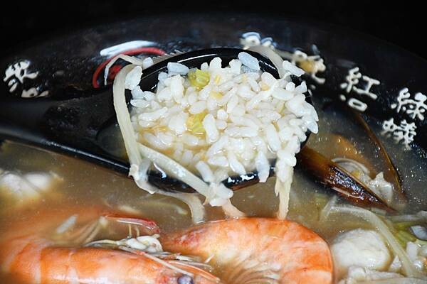 高雄市前鎮區高雄最美海鮮粥【粥老大花園景觀餐廳】百年老厝之中的家常味，城市中最美的角落～好吃又實在！※高雄美食推