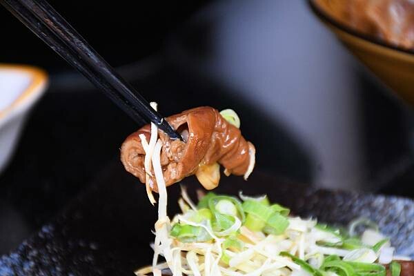 高雄市前鎮區高雄最美海鮮粥【粥老大花園景觀餐廳】百年老厝之中的家常味，城市中最美的角落～好吃又實在！※高雄美食推