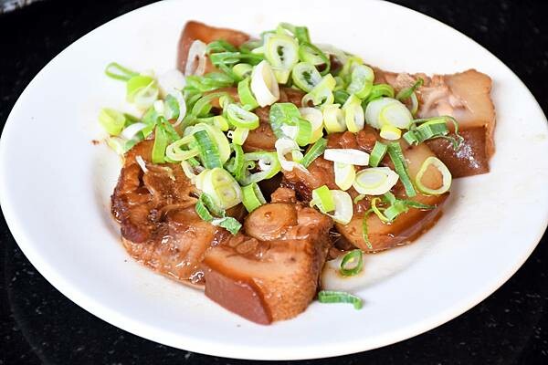 高雄市前鎮區高雄最美海鮮粥【粥老大花園景觀餐廳】百年老厝之中的家常味，城市中最美的角落～好吃又實在！※高雄美食推