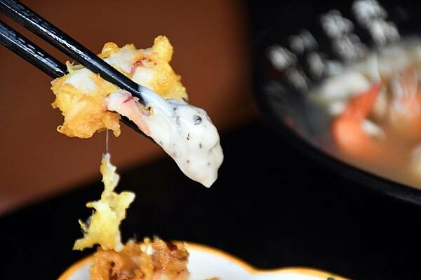 高雄市前鎮區高雄最美海鮮粥【粥老大花園景觀餐廳】百年老厝之中的家常味，城市中最美的角落～好吃又實在！※高雄美食推