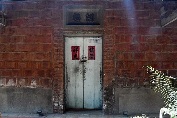 高雄市前鎮區高雄最美海鮮粥【粥老大花園景觀餐廳】百年老厝之中的家常味，城市中最美的角落～好吃又實在！※高雄美食推