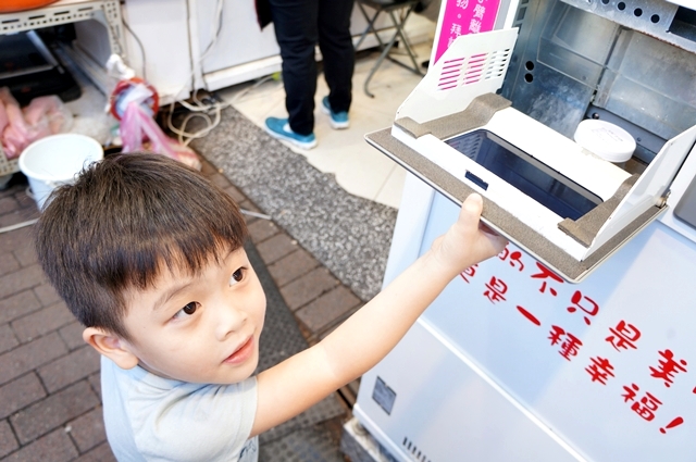 【台北萬華區】Pink Boom粉紅爆法式手作甜點，西門町峨嵋街24小時甜點販賣機
