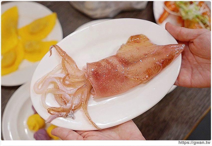 台北也能吃到溫體牛！15道菜整桌擺滿滿，還附飲料甜點，每人只要350元～