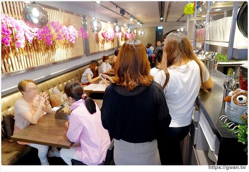 台北也能吃到溫體牛！15道菜整桌擺滿滿，還附飲料甜點，每人只要350元～