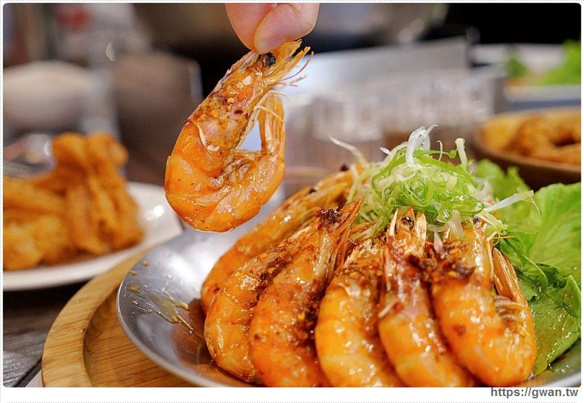 台北也能吃到溫體牛！15道菜整桌擺滿滿，還附飲料甜點，每人只要350元～