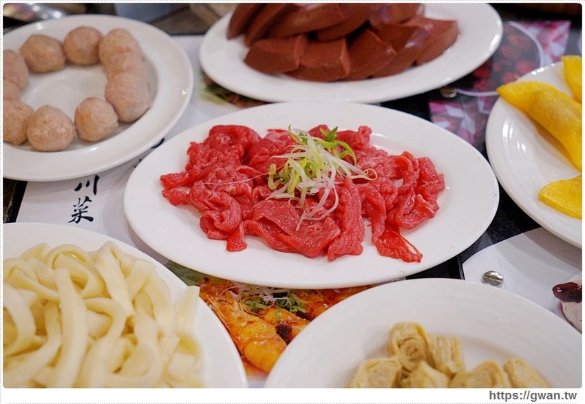 台北也能吃到溫體牛！15道菜整桌擺滿滿，還附飲料甜點，每人只要350元～