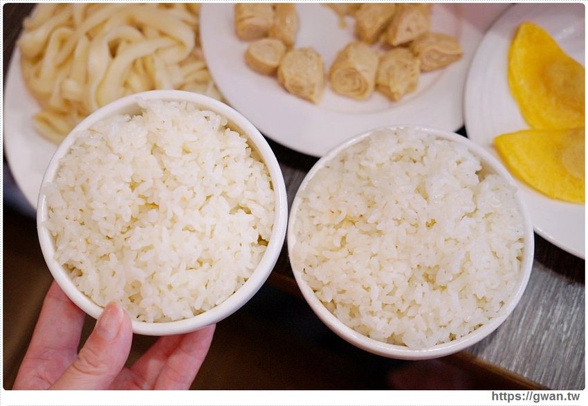 台北也能吃到溫體牛！15道菜整桌擺滿滿，還附飲料甜點，每人只要350元～