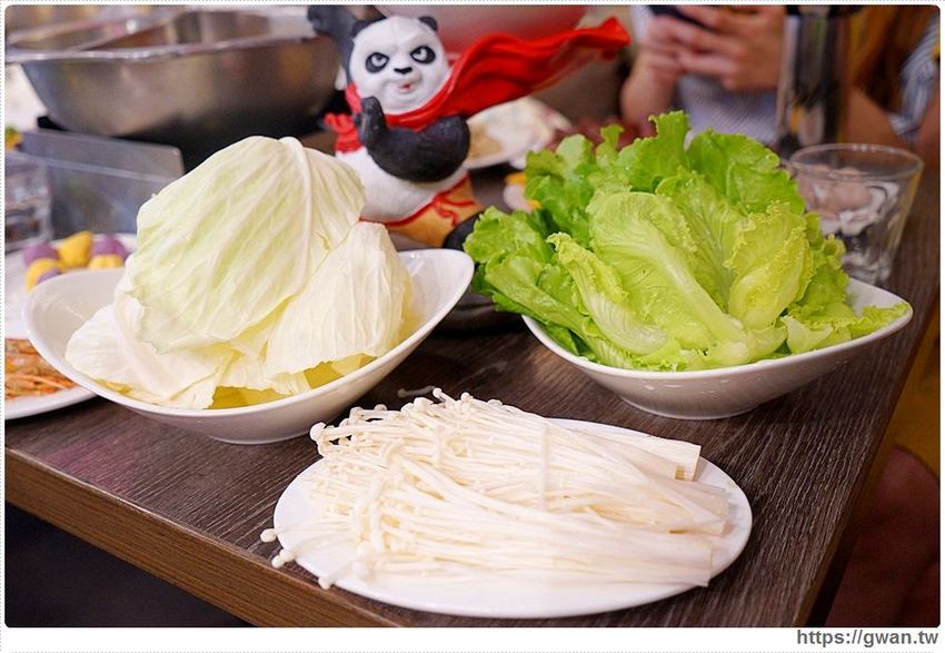 台北也能吃到溫體牛！15道菜整桌擺滿滿，還附飲料甜點，每人只要350元～