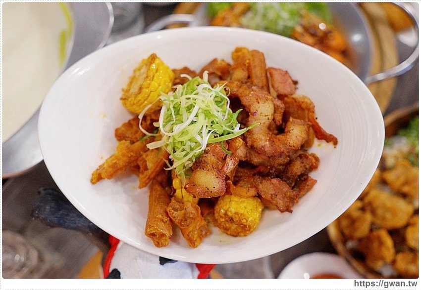 台北也能吃到溫體牛！15道菜整桌擺滿滿，還附飲料甜點，每人只要350元～