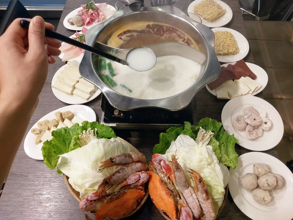 瓦法奇朵Waffogato(台北車站店)：瓦法奇朵Waffogato-北車周邊複合式料理  火鍋、排餐、甜點應有盡有