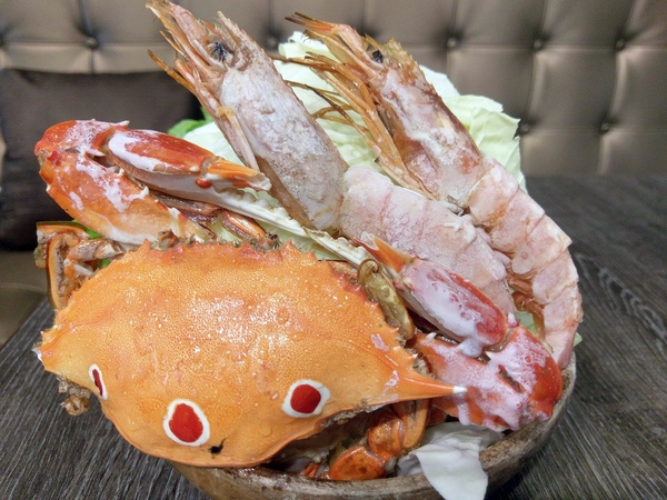 瓦法奇朵Waffogato(台北車站店)：瓦法奇朵Waffogato-北車周邊複合式料理  火鍋、排餐、甜點應有盡有