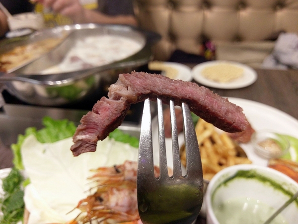 瓦法奇朵Waffogato(台北車站店)：瓦法奇朵Waffogato-北車周邊複合式料理  火鍋、排餐、甜點應有盡有