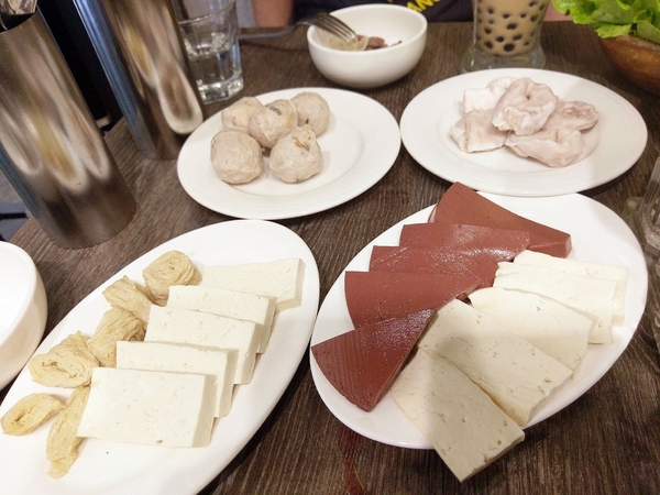 瓦法奇朵Waffogato(台北車站店)：瓦法奇朵Waffogato-北車周邊複合式料理  火鍋、排餐、甜點應有盡有