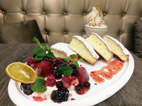 瓦法奇朵Waffogato(台北車站店)：瓦法奇朵Waffogato-北車周邊複合式料理  火鍋、排餐、甜點應有盡有