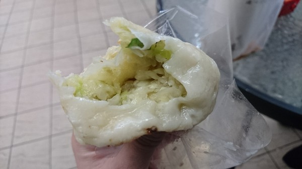 下一鍋水煎包：高雄鹽埕~下一鍋水煎包~在地銅板小吃~排隊美食~飄香40年老店~