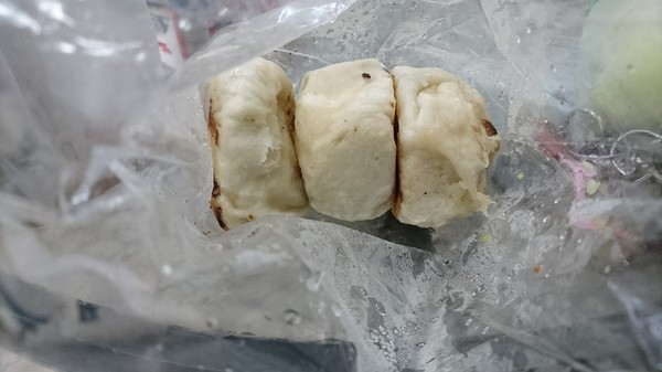 下一鍋水煎包：高雄鹽埕~下一鍋水煎包~在地銅板小吃~排隊美食~飄香40年老店~