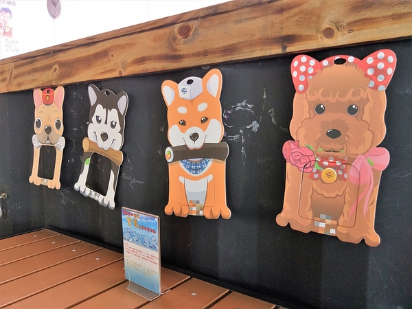 Boss Dog 逗狗樂園：【台中市景點】Boss Dog博斯逗狗樂園~巨大汪星人、寵物水管屋、貨櫃屋餐廳、戲水池、狗狗專屬菜單