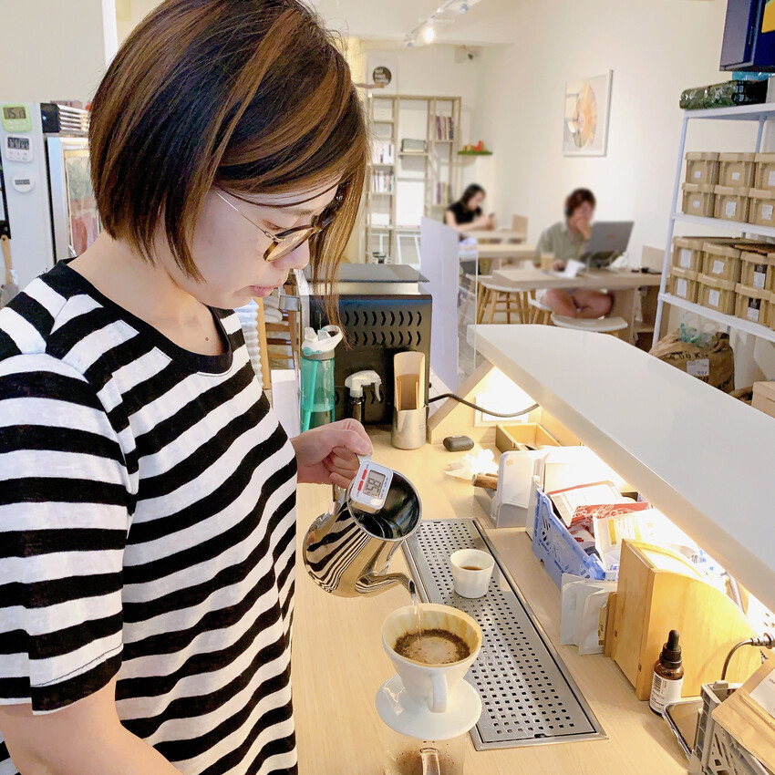 板橋府中捷運站｜Partik Coffee & Roaster｜隱身社區的精品咖啡廳    精品手沖、手作點心、季節精品豆/濾掛