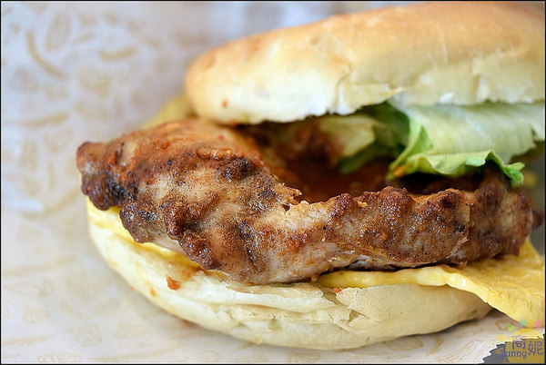 早安公雞農場晨食：台中平價農場早餐。早安公雞農場晨食篤行店。農場好物吃得安心通通百元以下好滿足!@sunny吃喝遊樂