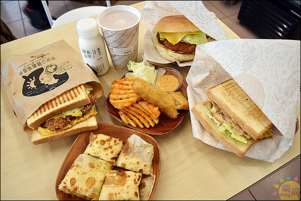 早安公雞農場晨食：台中平價農場早餐。早安公雞農場晨食篤行店。農場好物吃得安心通通百元以下好滿足!@sunny吃喝遊樂