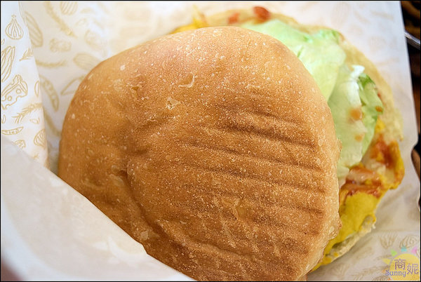 早安公雞農場晨食：台中平價農場早餐。早安公雞農場晨食篤行店。農場好物吃得安心通通百元以下好滿足!@sunny吃喝遊樂