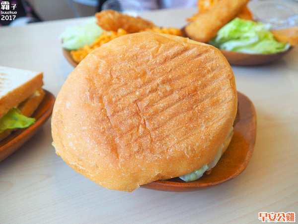 早安公雞晨食料理:早安公雞農場晨食,火爆公雞堡辣到你喊嫑嫑der~ 早安公雞晨食料理:早安公雞農場晨食,火爆公雞堡辣到你喊嫑嫑der~