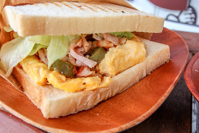 台中北區，早安公雞晨食館，新菜單出爐....就讓熱情如火的騷莎與你晨間共舞!還有新推出的小米糰。 - 微笑Joe幸運