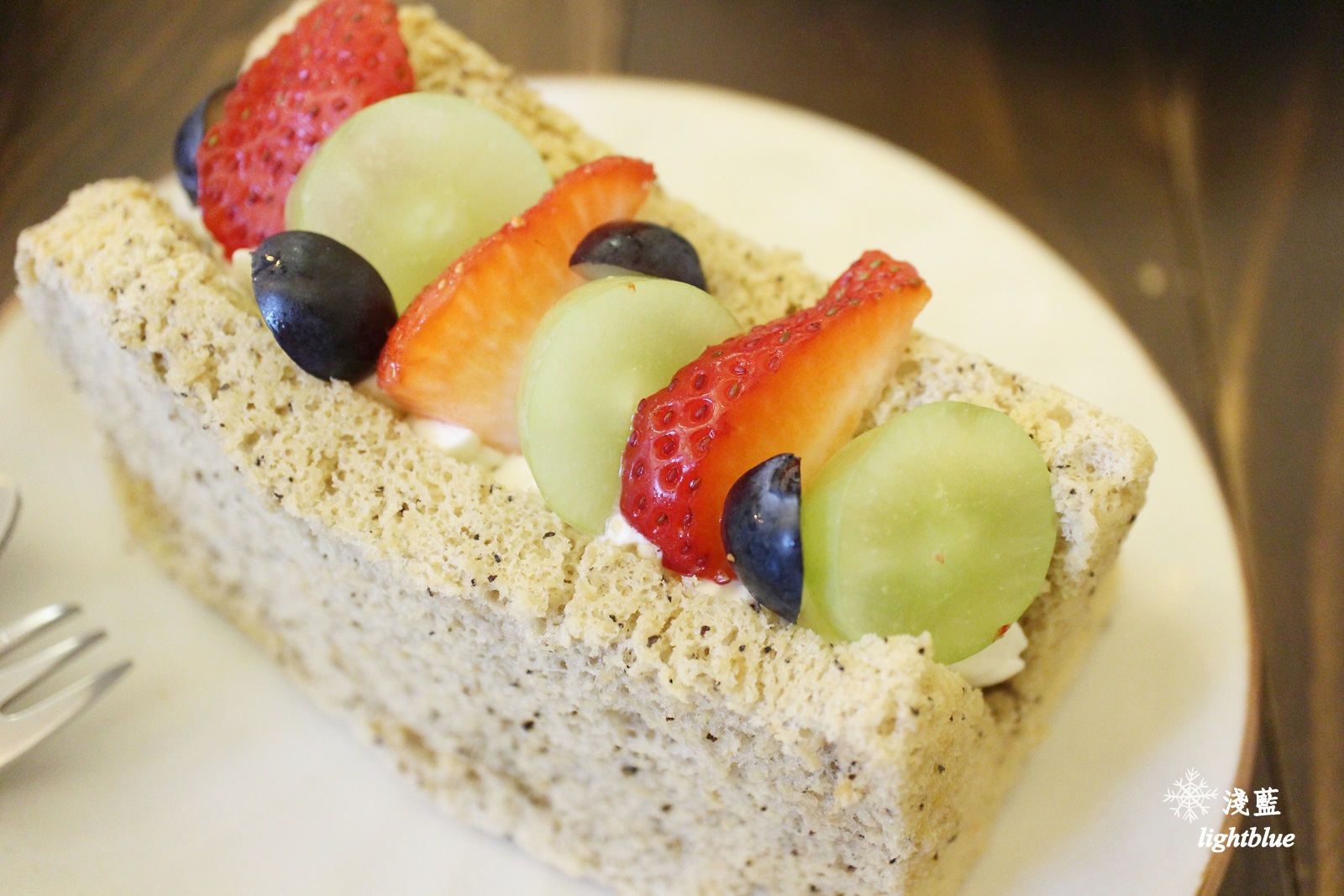 台中美食：淺藍 × 小麥菓子～蓬鬆滑順多口味的好吃無油戚風蛋糕，才吃完就想回訪