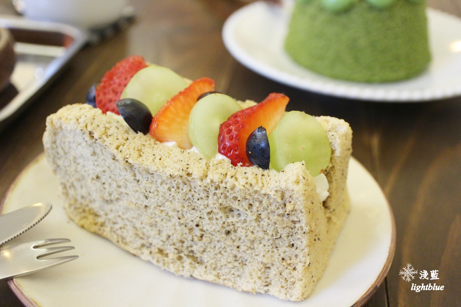 台中美食：淺藍 × 小麥菓子～蓬鬆滑順多口味的好吃無油戚風蛋糕，才吃完就想回訪