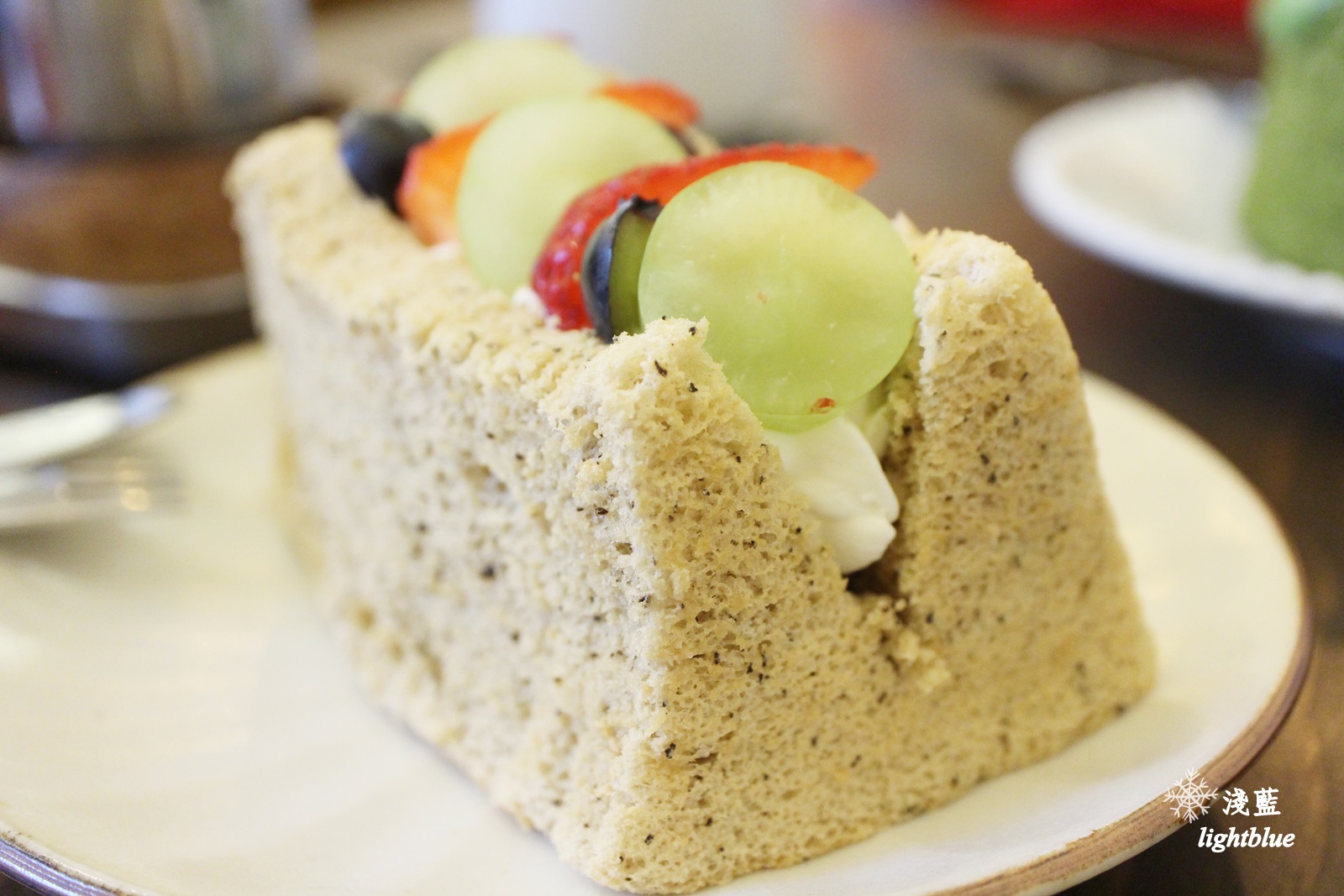 台中美食：淺藍 × 小麥菓子～蓬鬆滑順多口味的好吃無油戚風蛋糕，才吃完就想回訪