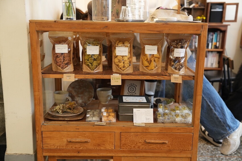 台中市南屯區台中南屯「小麥菓子」｜人氣老宅甜點店 日式焼菓子 限量戚風蛋糕