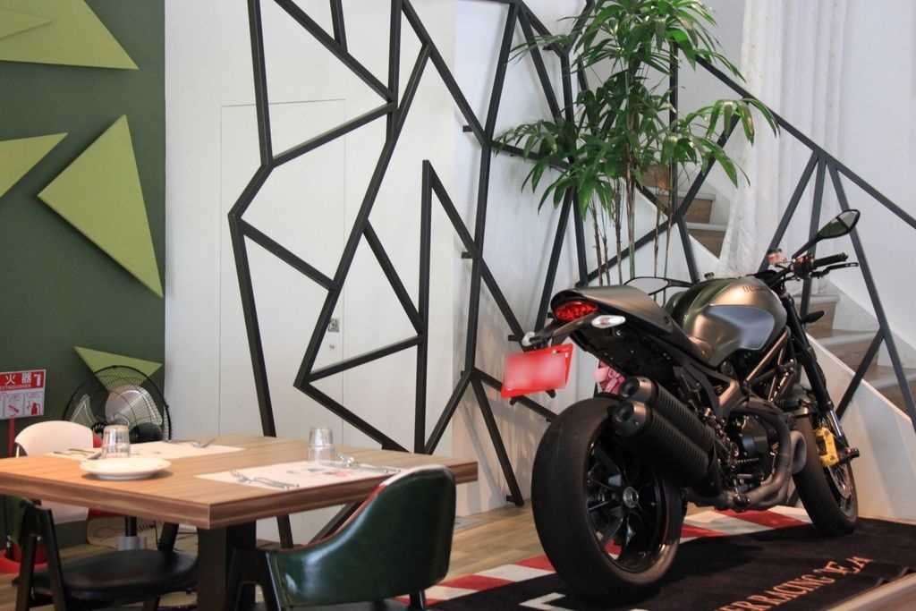 1492769295-567324240_l