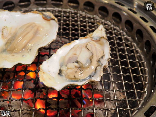 龍門 馬場洞韓牛專賣店： 龍門燒肉，韓風貨櫃屋裝潢，全新男子漢套餐霸氣上桌~