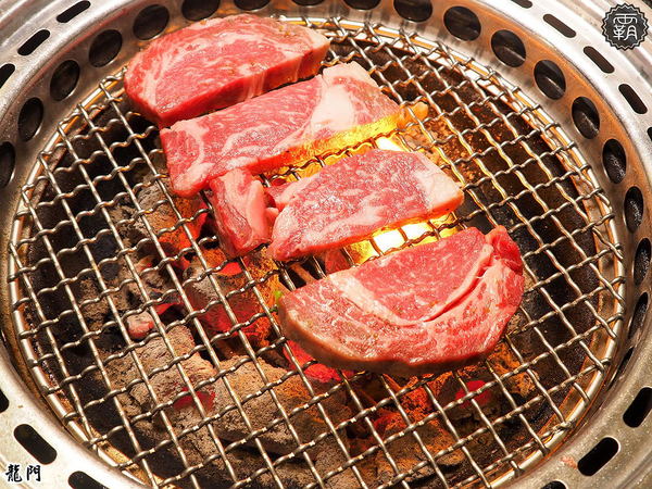 龍門 馬場洞韓牛專賣店： 龍門燒肉，韓風貨櫃屋裝潢，全新男子漢套餐霸氣上桌~