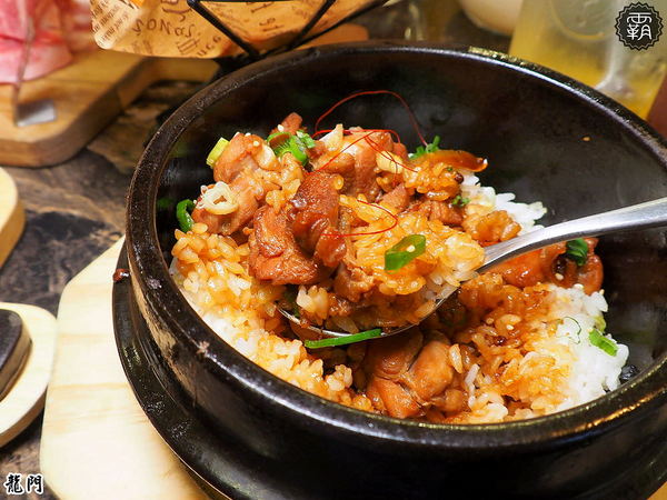 龍門 馬場洞韓牛專賣店： 龍門燒肉，韓風貨櫃屋裝潢，全新男子漢套餐霸氣上桌~