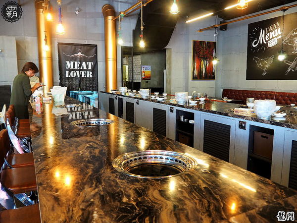 龍門 馬場洞韓牛專賣店： 龍門燒肉，韓風貨櫃屋裝潢，全新男子漢套餐霸氣上桌~