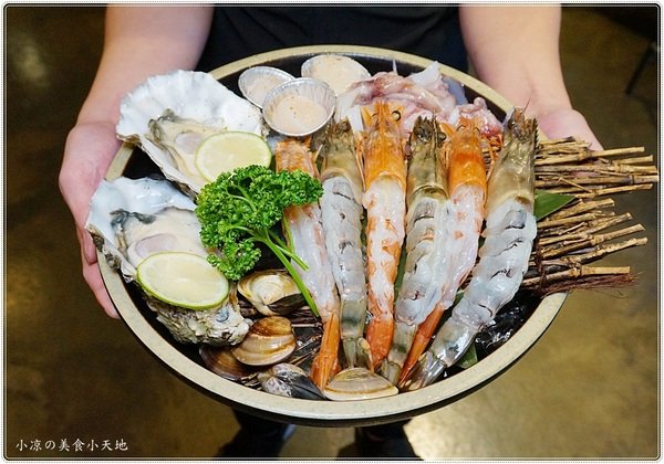 龍門 馬場洞韓牛專賣店：台中北屯』龍門馬場洞韓牛專賣店║超夯工業風貨櫃屋，社長盛和烤肉套餐，不用出國就可以吃到的美味