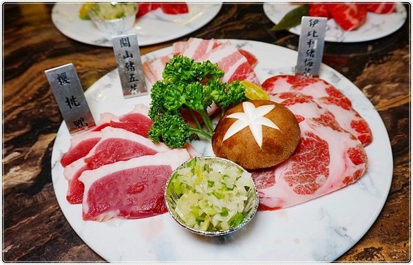 龍門 馬場洞韓牛專賣店：台中北屯』龍門馬場洞韓牛專賣店║超夯工業風貨櫃屋，社長盛和烤肉套餐，不用出國就可以吃到的美味