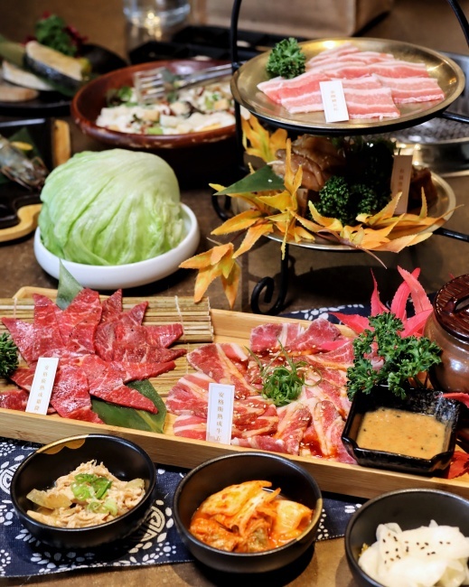 【台中食記】福岡名產牛腸鍋『龍門燒肉』吃得到，感謝祭套餐加價購399，還有你沒喝過的生蠔氣泡香檳！