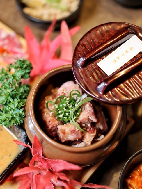 【台中食記】福岡名產牛腸鍋『龍門燒肉』吃得到，感謝祭套餐加價購399，還有你沒喝過的生蠔氣泡香檳！