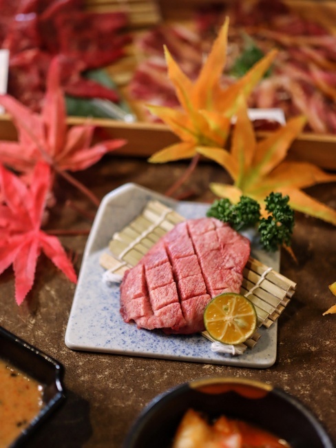 【台中食記】福岡名產牛腸鍋『龍門燒肉』吃得到，感謝祭套餐加價購399，還有你沒喝過的生蠔氣泡香檳！