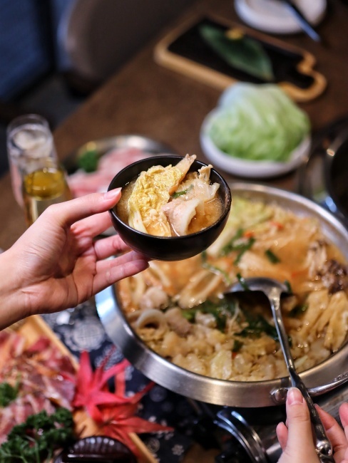 【台中食記】福岡名產牛腸鍋『龍門燒肉』吃得到，感謝祭套餐加價購399，還有你沒喝過的生蠔氣泡香檳！