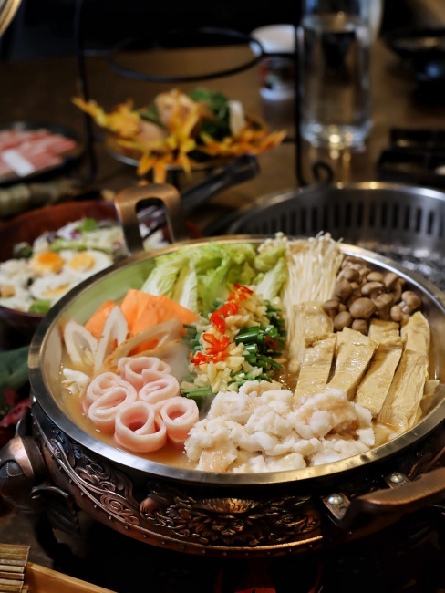 【台中食記】福岡名產牛腸鍋『龍門燒肉』吃得到，感謝祭套餐加價購399，還有你沒喝過的生蠔氣泡香檳！